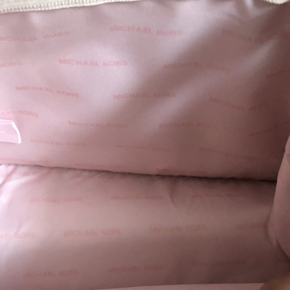 Michael kors wristlet - Picture 12 of 13